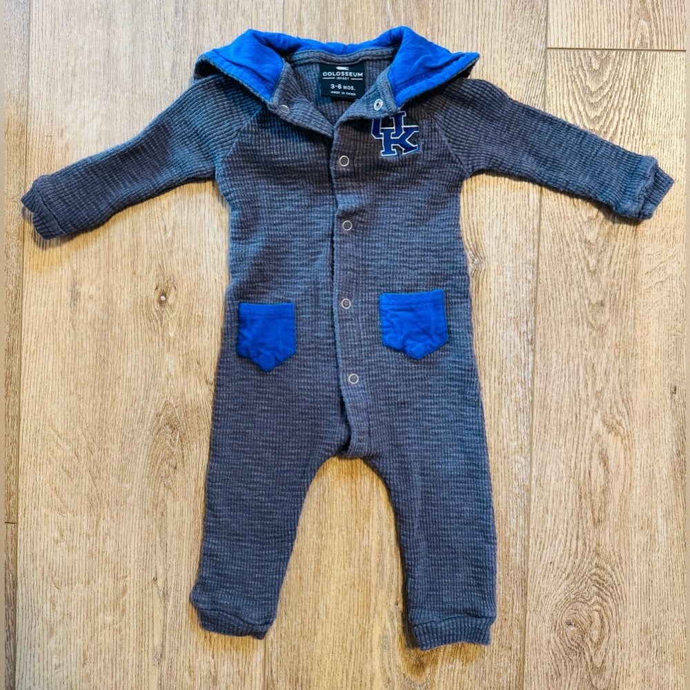 University of Kentucky Wildcats #1 fan infant snap onesie with hood - Size 3/6 M
